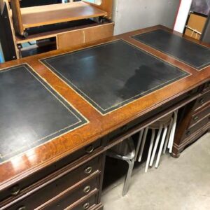Mesa de despacho de madera